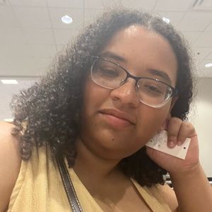 Meet your Posher, Mia